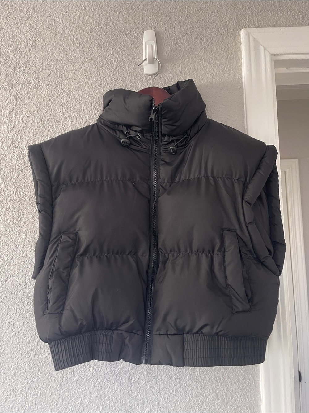 ANWND Black Cropped Puffer Vest High Neck Zip Up Size Small